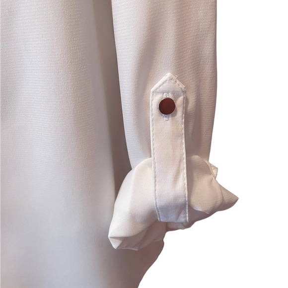 Como blu woman’s white button down blouse, soft, adjustable sleeve, size medium - Picture 2 of 7